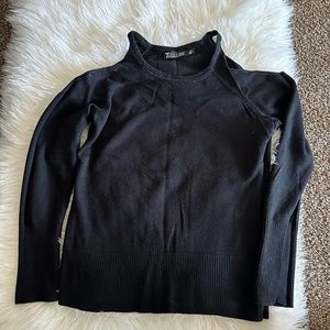 NY & Co cut out shoulders sweater/top